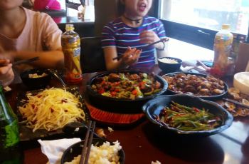 最新石鍋菜主題餐廳，勵(lì)志美食盛宴，融合自信、成就與味蕾享受