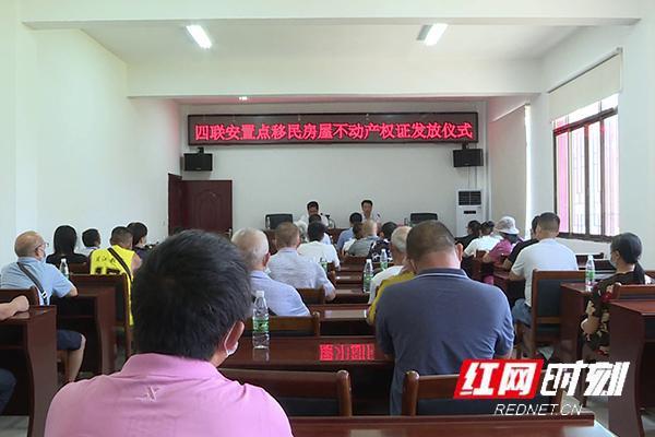 湖南江華移民新聞，科技引領(lǐng)新生活，前沿高科技產(chǎn)品體驗報道